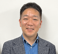 ファンクショナルマッサージ研究会 代表／一般社団法人 婦人科セラピー協会 代表／日本不妊整体協会 理事／YouTube「子宮・妊活チャンネル」いずる先生 粟木原 出（あわきはら いずる）先生